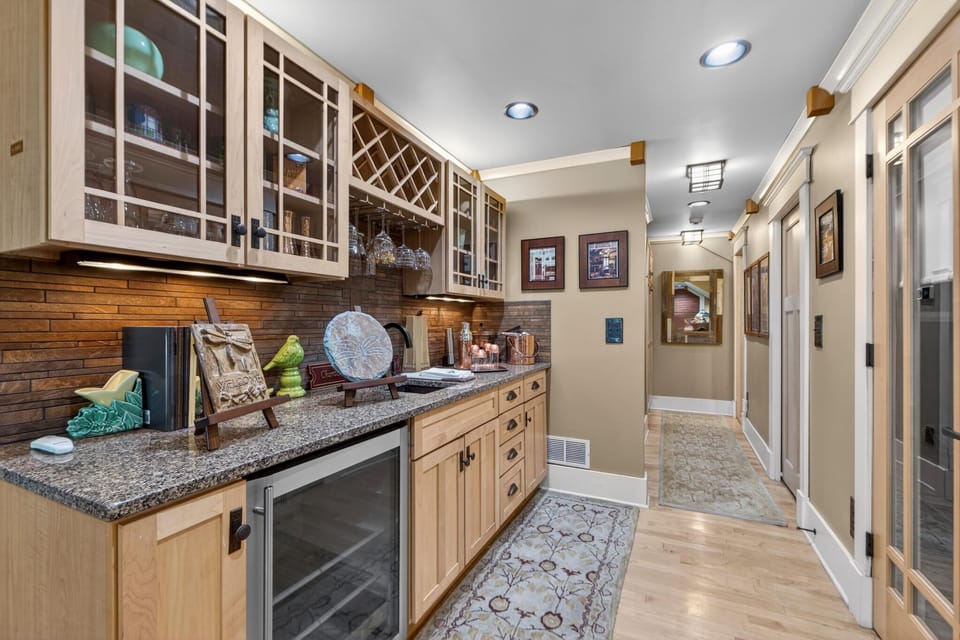 Wetbar area with wine frig; hallway leading to blue bedroom and green bathroom