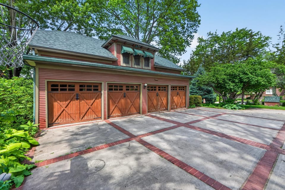 Front view of Carriage House