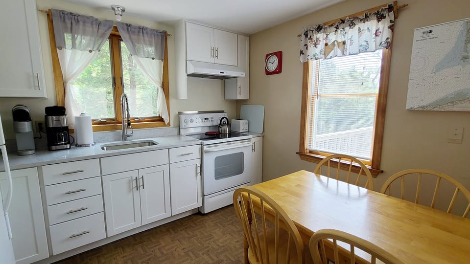 Eat-in kitchen off living room