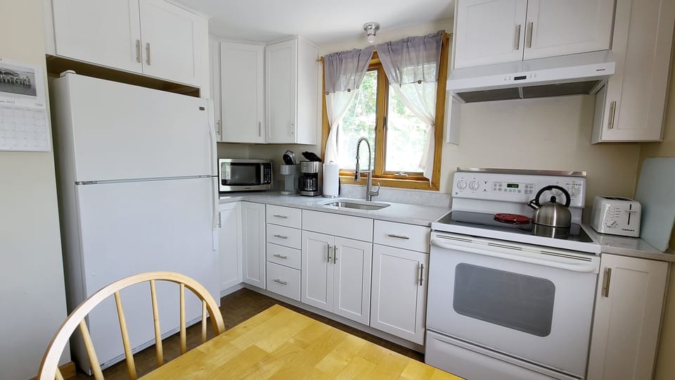Eat-in kitchen off living room