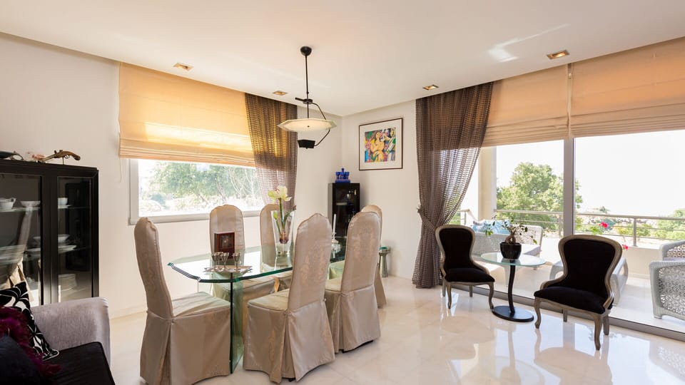Open plan dining area next to living area with direct access to the balcony