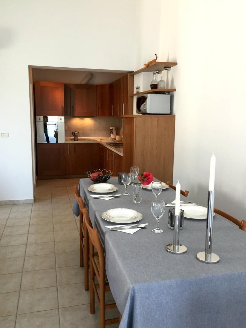 The dining table with 6 chairs and equipped kitchen