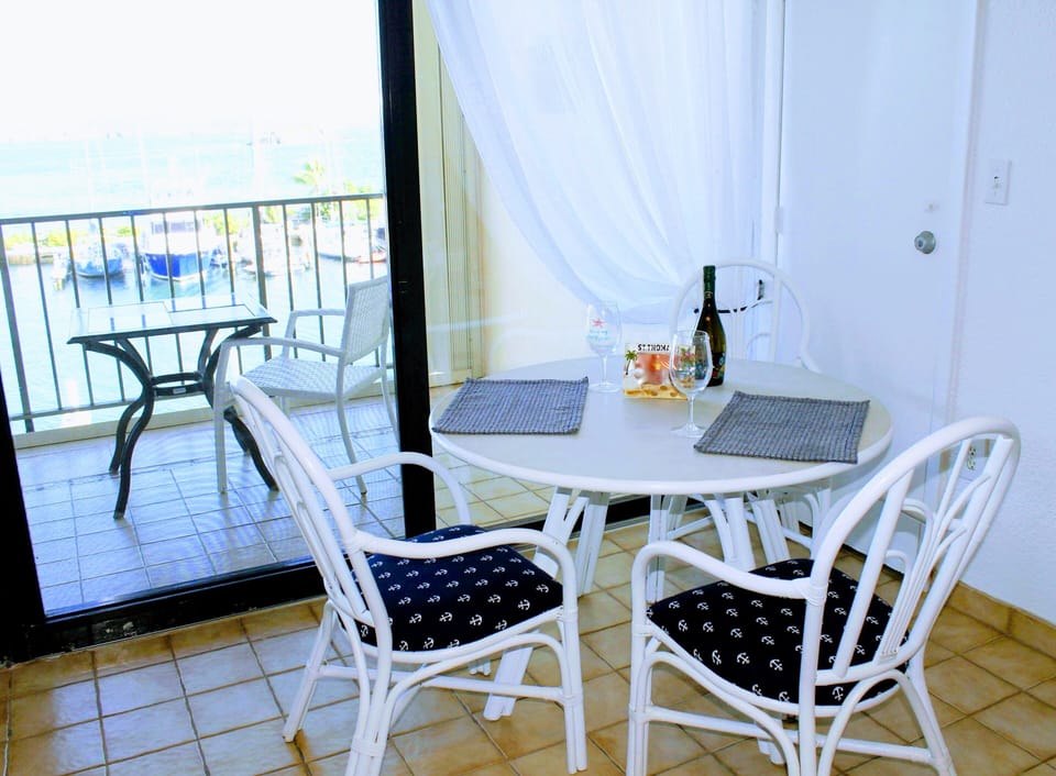 Dining room table with 4 chairs