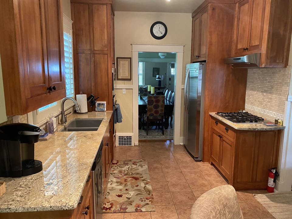 Fully equipped kitchen.