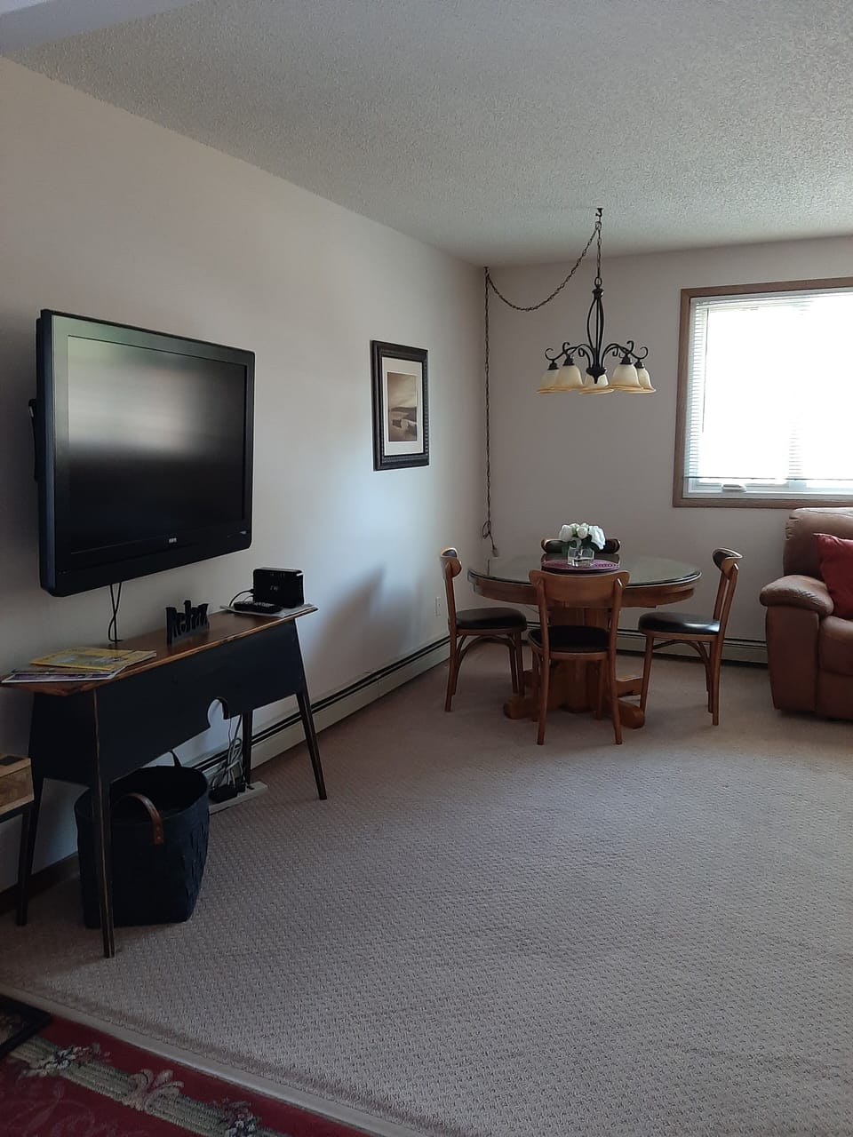 Living/dining area