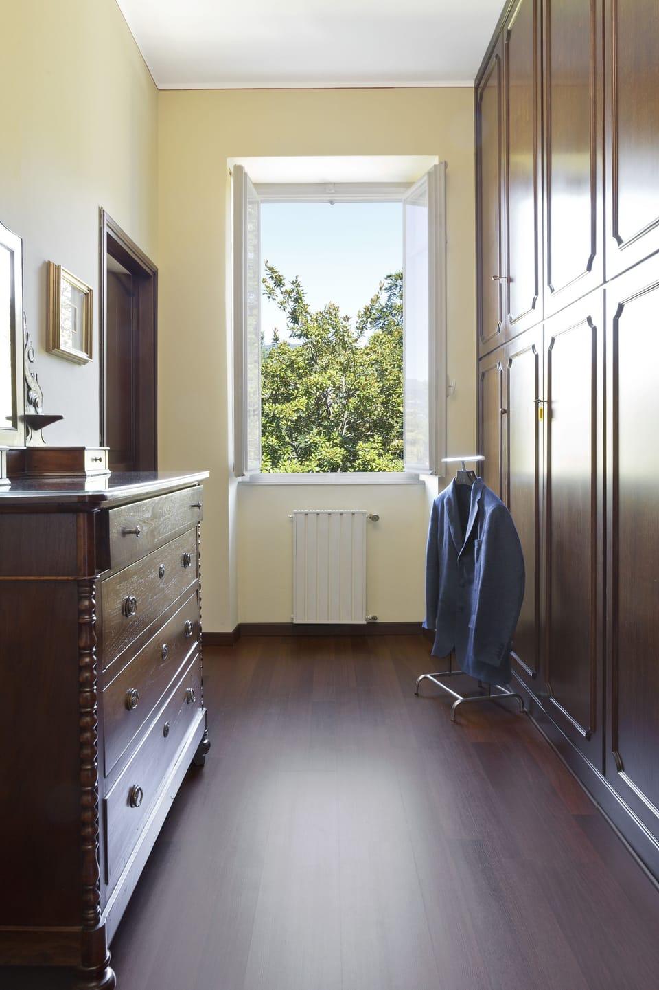 Mater bedroom wardrobe