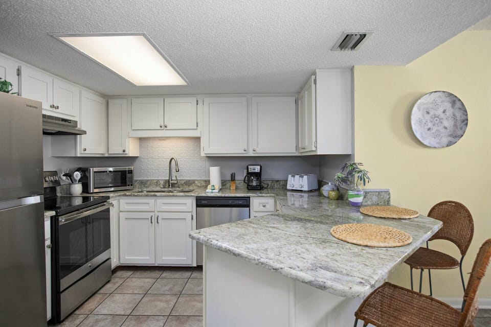 Updated kitchen w SS appliances, upgraded granite countertops, & cabinets