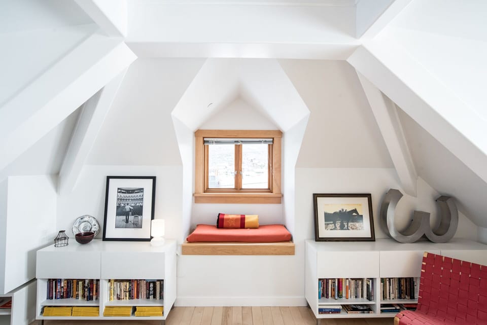 Third floor bedroom sitting area