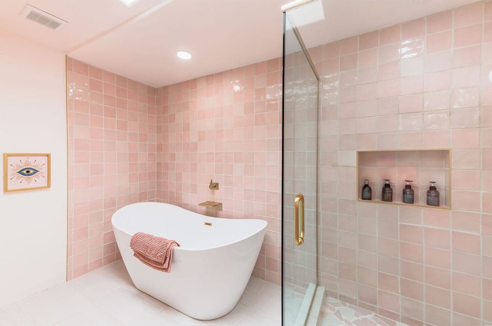 Luxurious soaking tub!