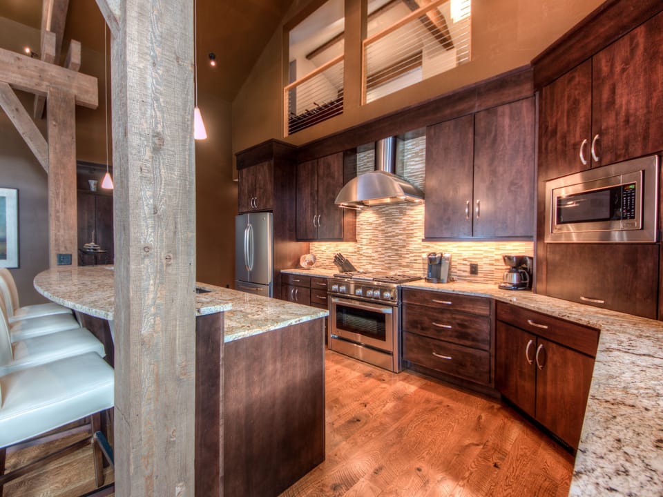 Swift Bear Chalet, Kitchen, 3