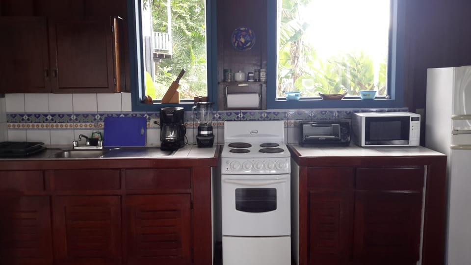 Full kitchen