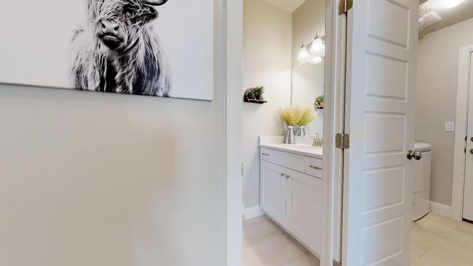 Main level bath