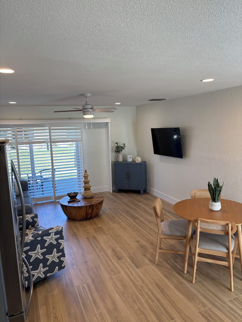 Beautiful updated condo living.