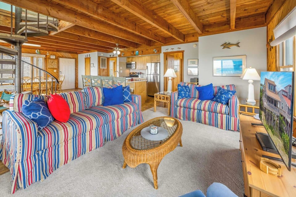 Surf or Sound Realty - 14 - Sea Grapes - Great Room -3