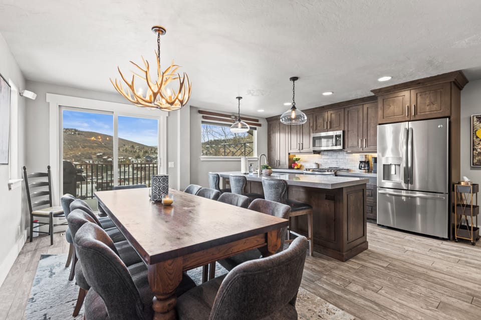 Kitchen │ Dining Table Seating for 10 and Island Seating for 3