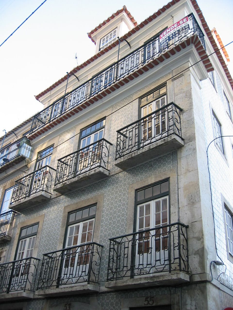 building façade (the apartment is the 2nd floor)