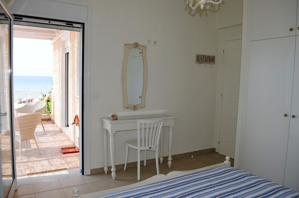 Bedroom to veranda