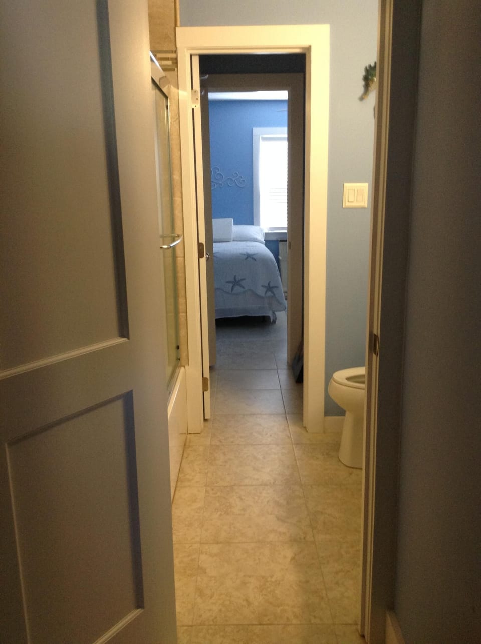 Walkway  between the two bedrooms