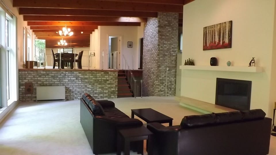 Open floor plan gives comfort in Grand Style!