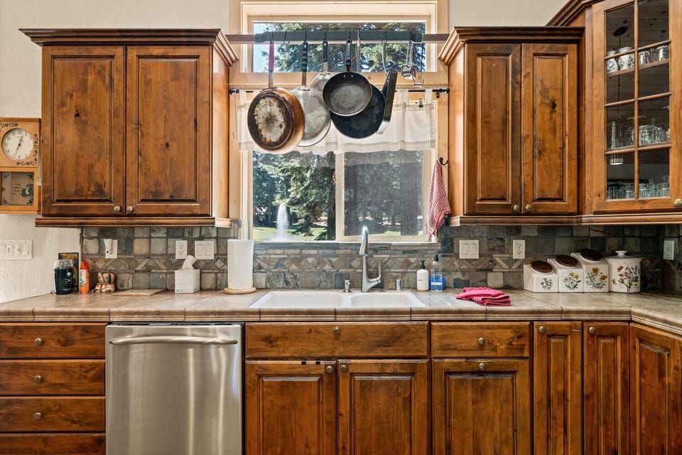 Fully Stocked Kitchen
