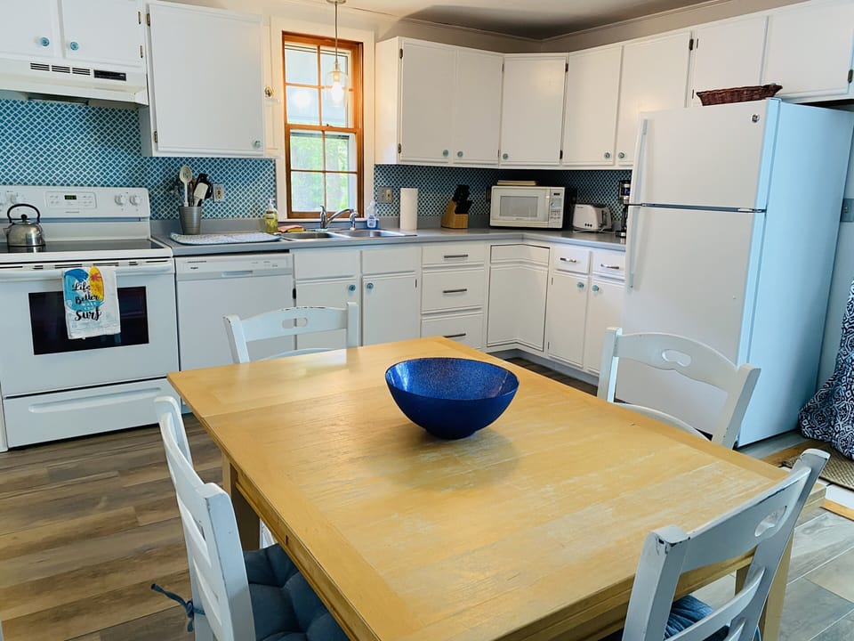 Full kitchen