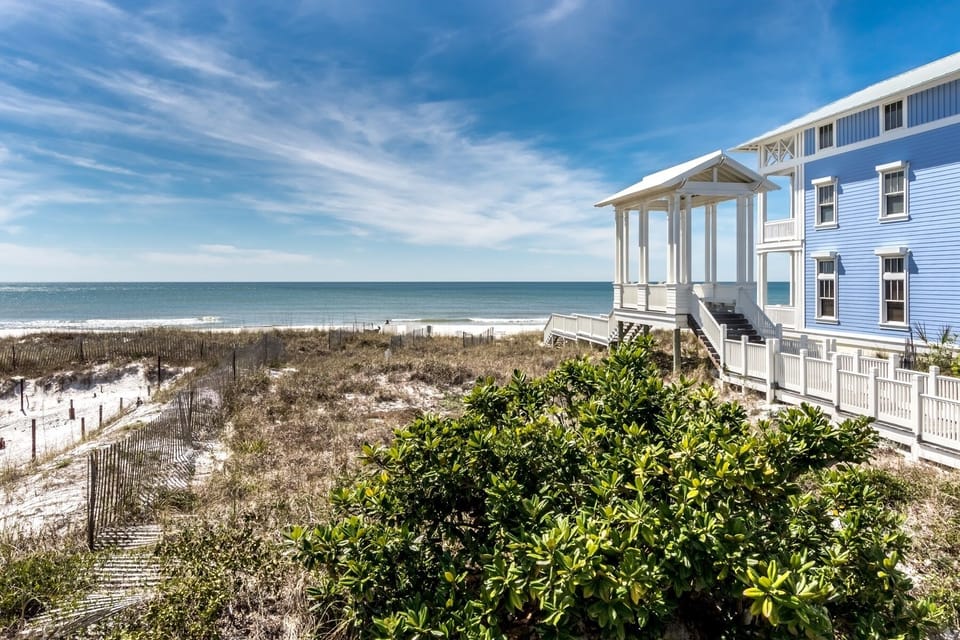 Empty lot between house and Gulf of Mexico