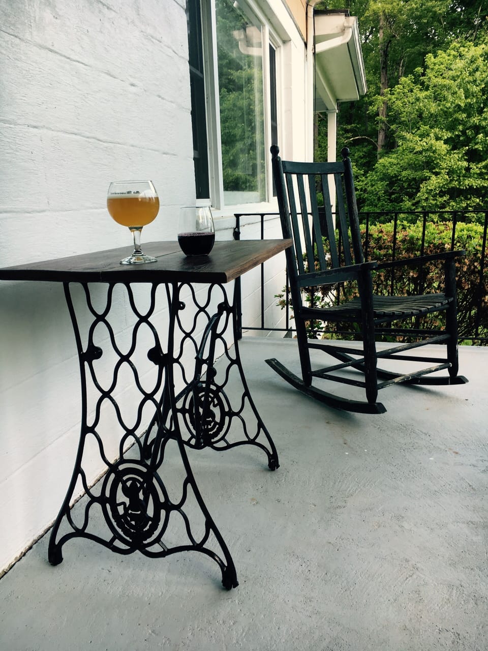Additional "front" porch overlooking the valley
