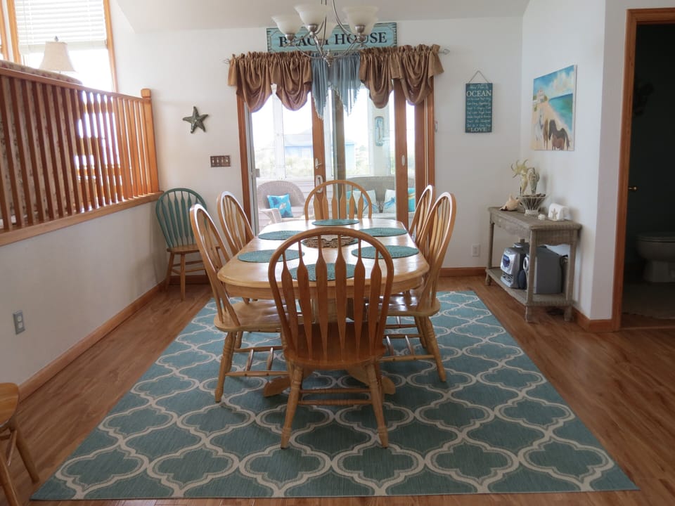 Dining Room Opening To Screened Porch