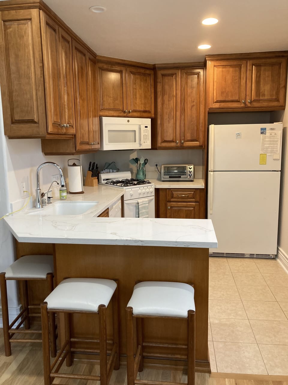 Kitchen with breakfast bar