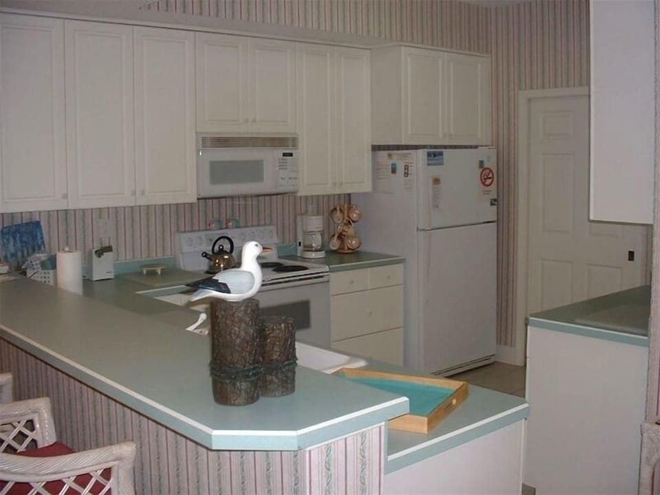 Fully Equipped & Updated Kitchen and Bar Area 402