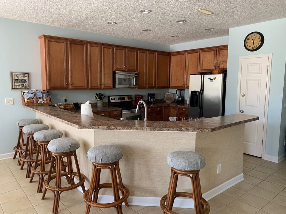 Fully equipped Kitchen with Bar Area that seats 8.