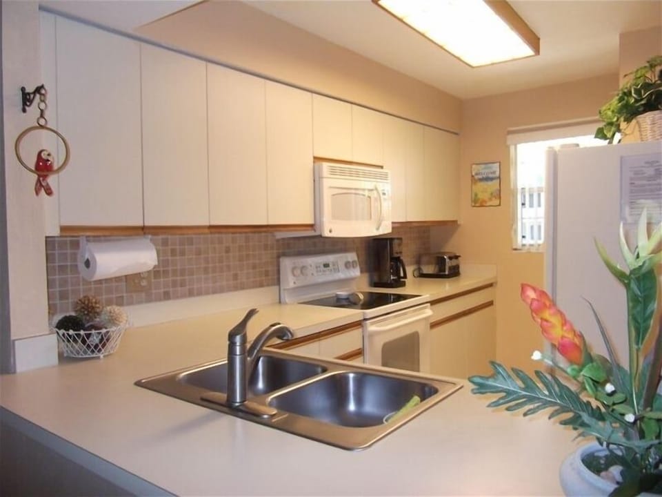 Kitchen, glass top stove, micro, frig with ice and water dispenser