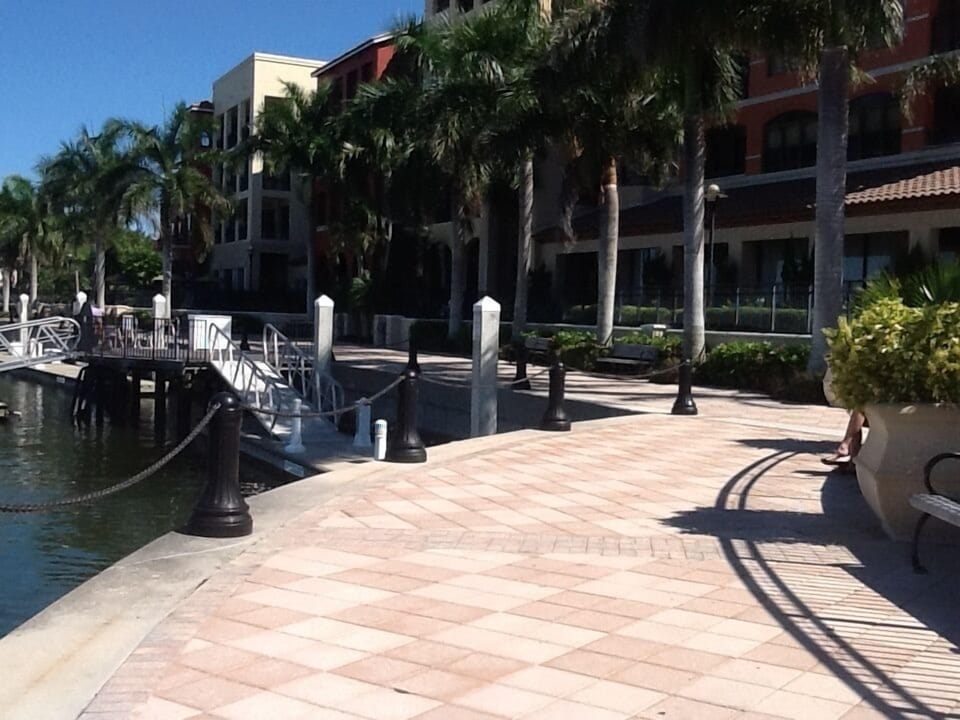 Dine, shop and stroll the Esplanade