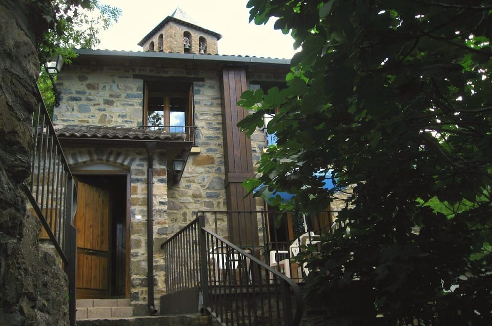 Casa Petirrojo is reached by steps