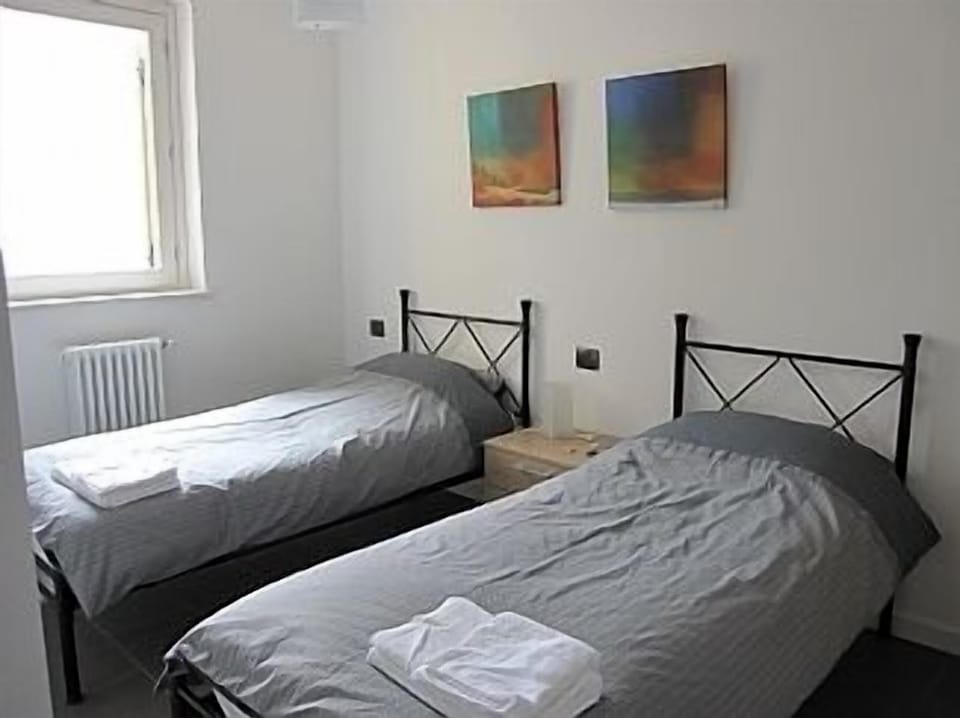 Twin-bedroom