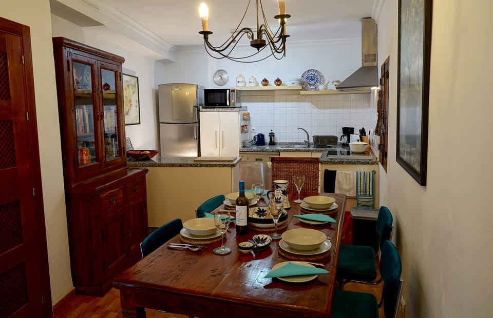 Dining table (seats 6) and well-equipped kitchen area.