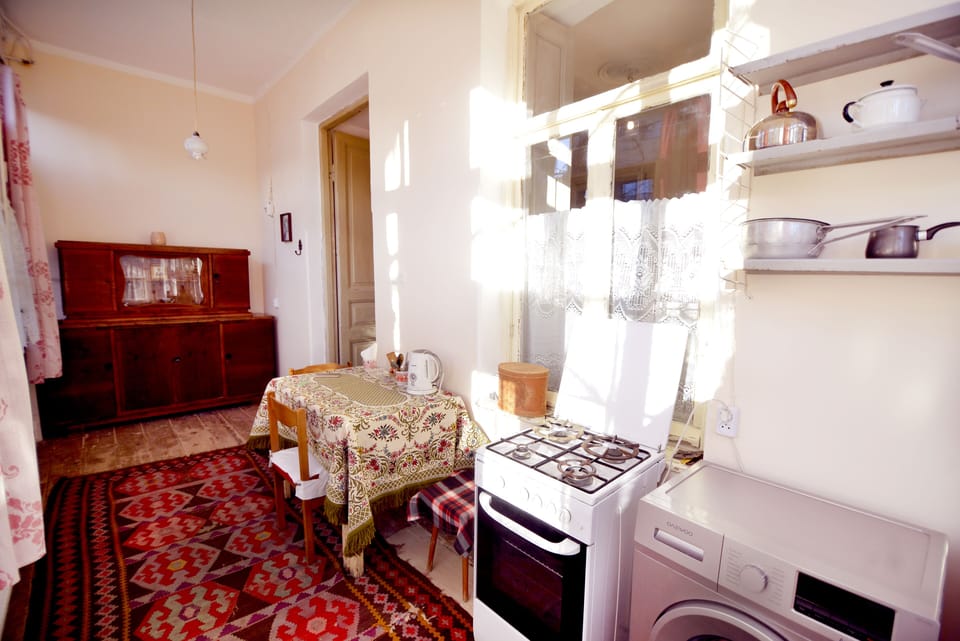 Kitchen dining