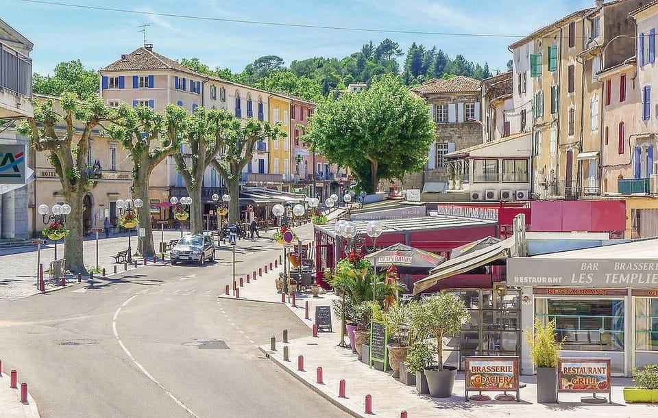 There's a large choice of restaurants in nearby Anduze