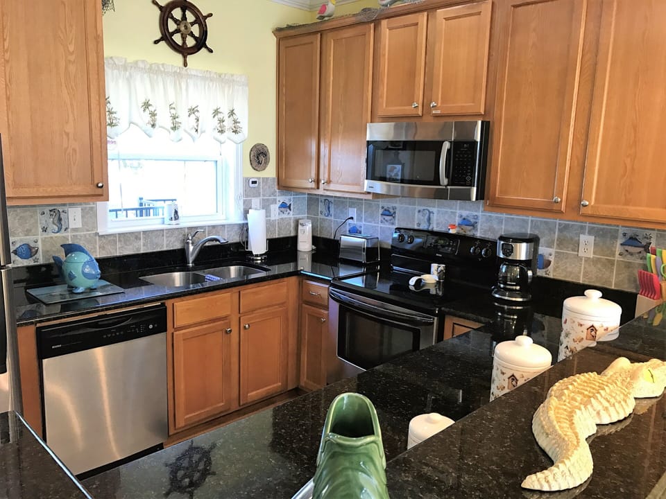FULLY STOCKED KITCHEN