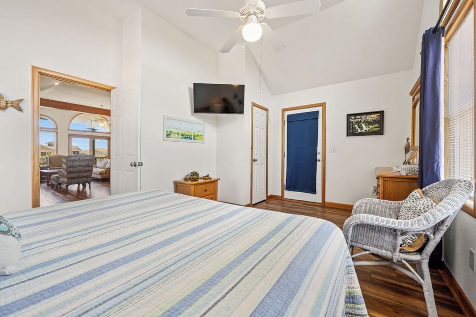 King Jr. Master Suite - Top Level