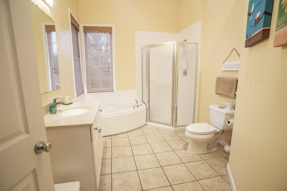 Main bathroom 1