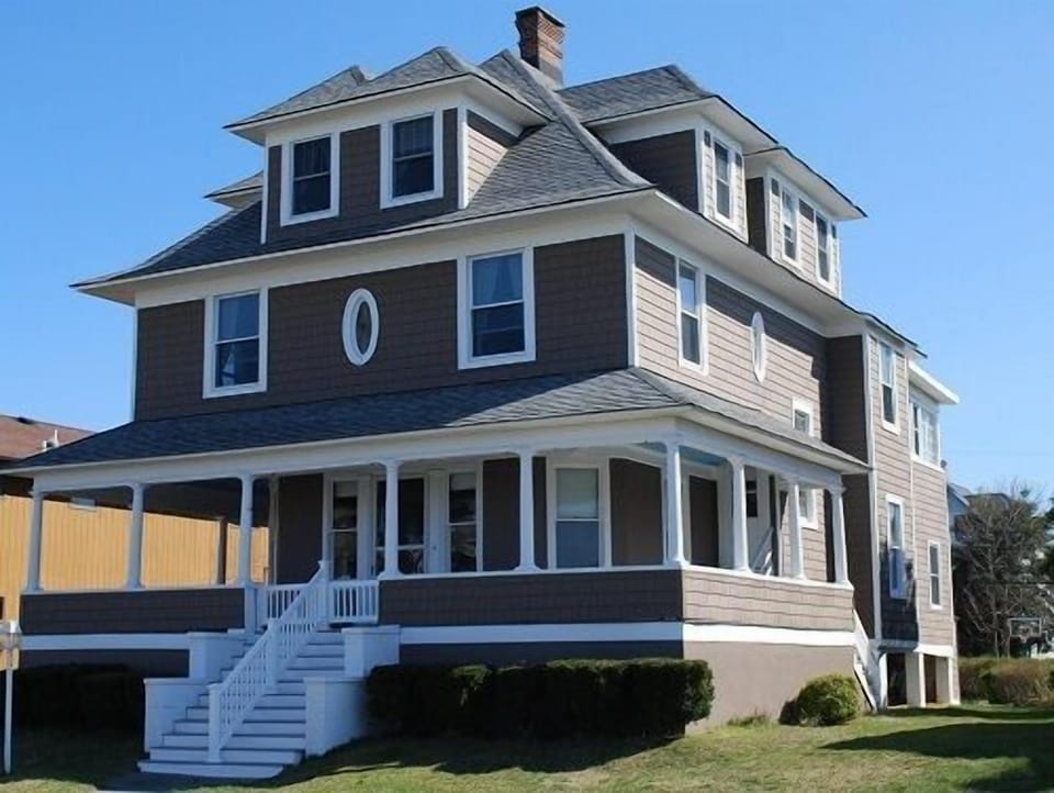 The Lee House view of the North West corner.  Many windows for an Ocean Breeze!