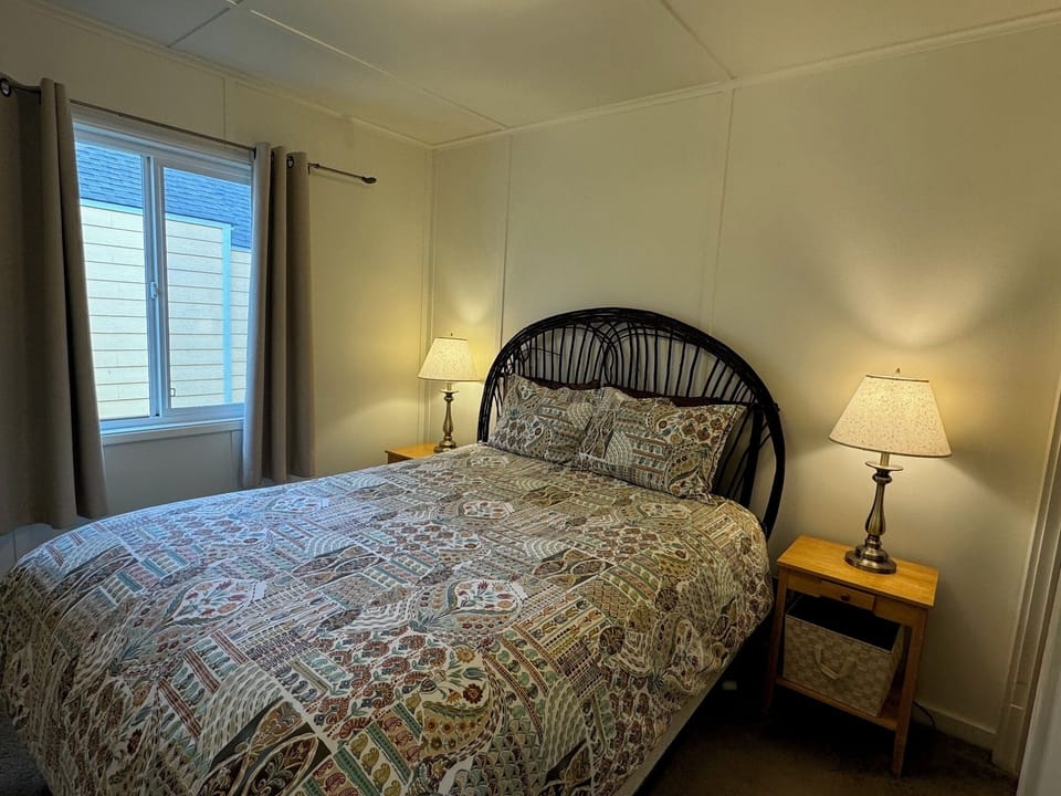 Master bedroom with queen bed.