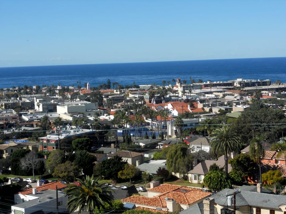 Clear sky and blue ocean