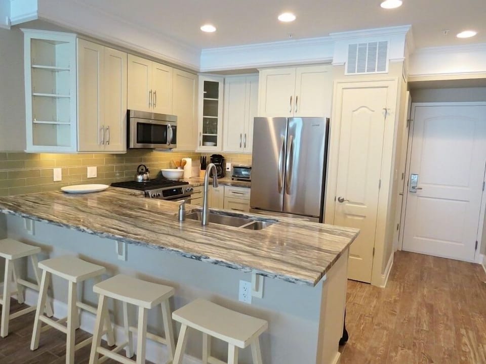 Gorgeous high end Kitchen w/ beautiful upgrades