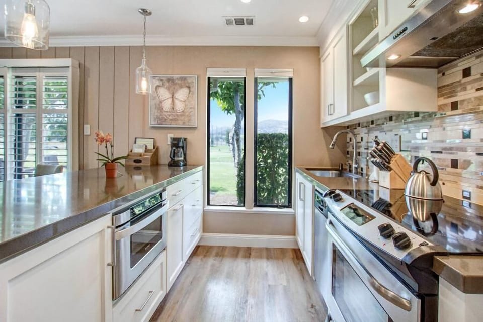 Full kitchen