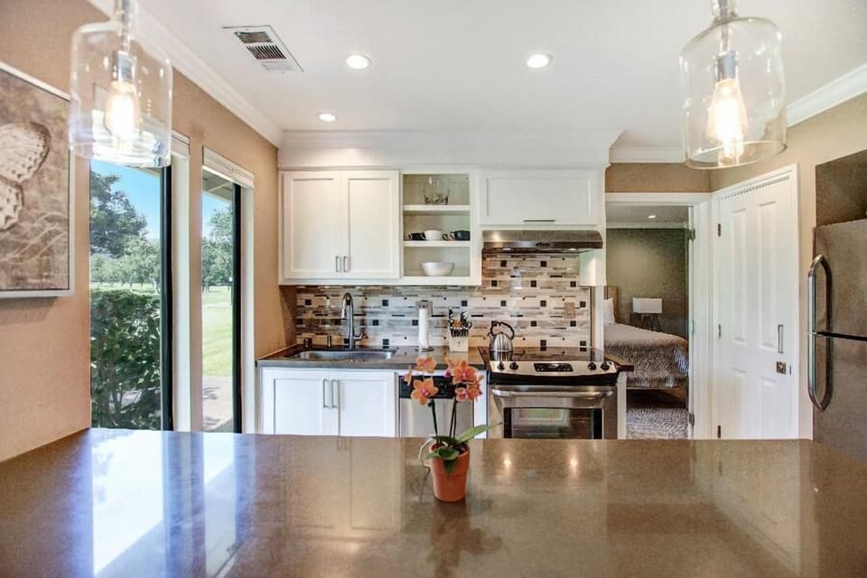 Breakfast bar into kitchen