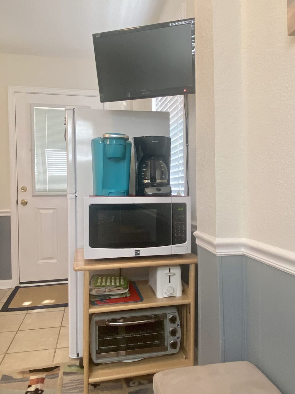 TV with ROKU streaming stick, microwave, toaster, coffee maker, Keurig. 