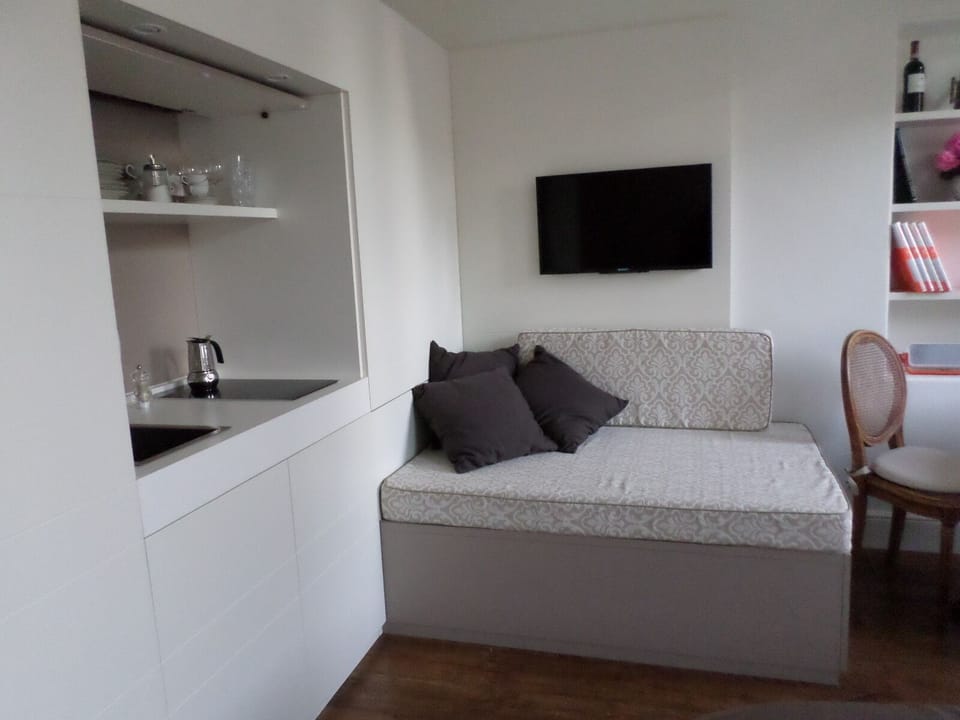Comfortable sofa bed cm 190 x105