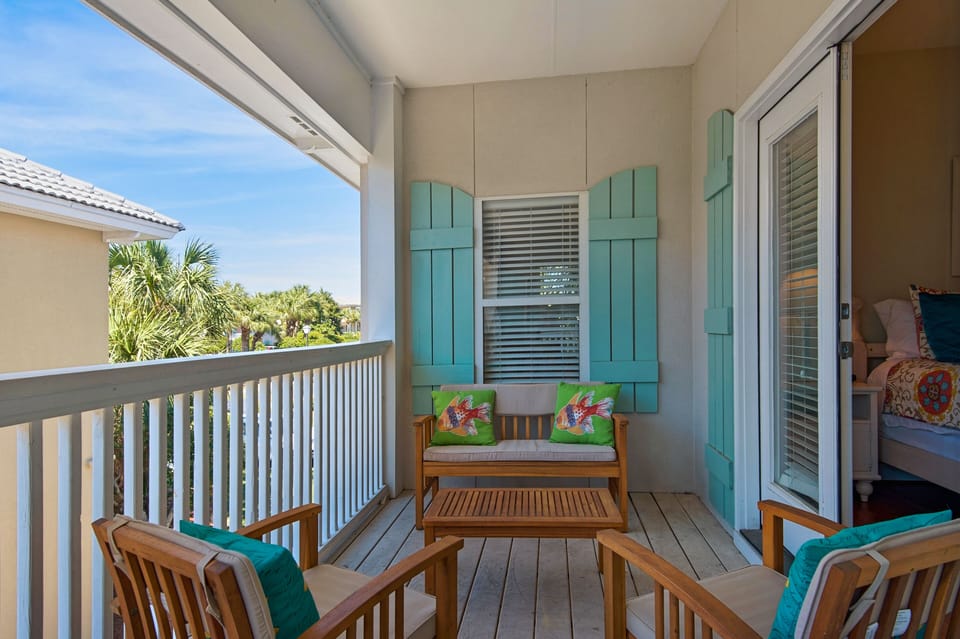 Upstairs side balcony